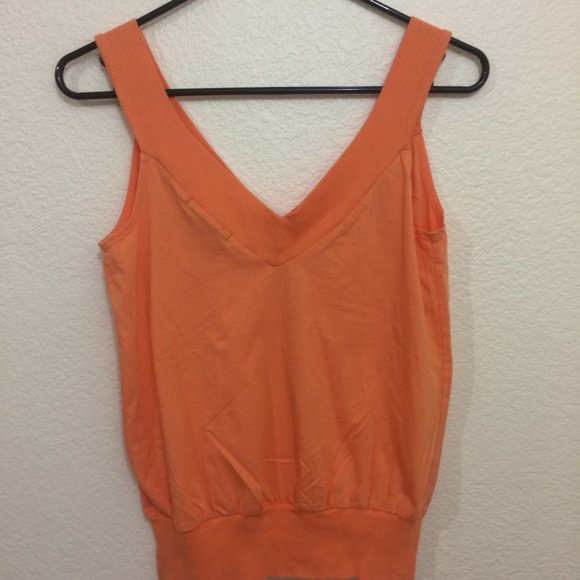 4/$25 ๐ Ferocious Chik V-Neck Sleeveless Top - Picture 5 of 7
